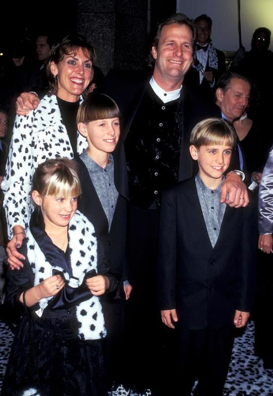 Our Favorite Celebrity Couples Who Fell in Love in High School and College.