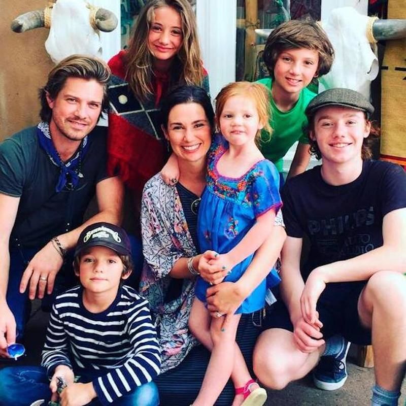 Our Favorite Celebrity Couples Who Fell in Love in High School and College.